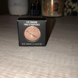 MAC eyeshadow “All That Glitters”